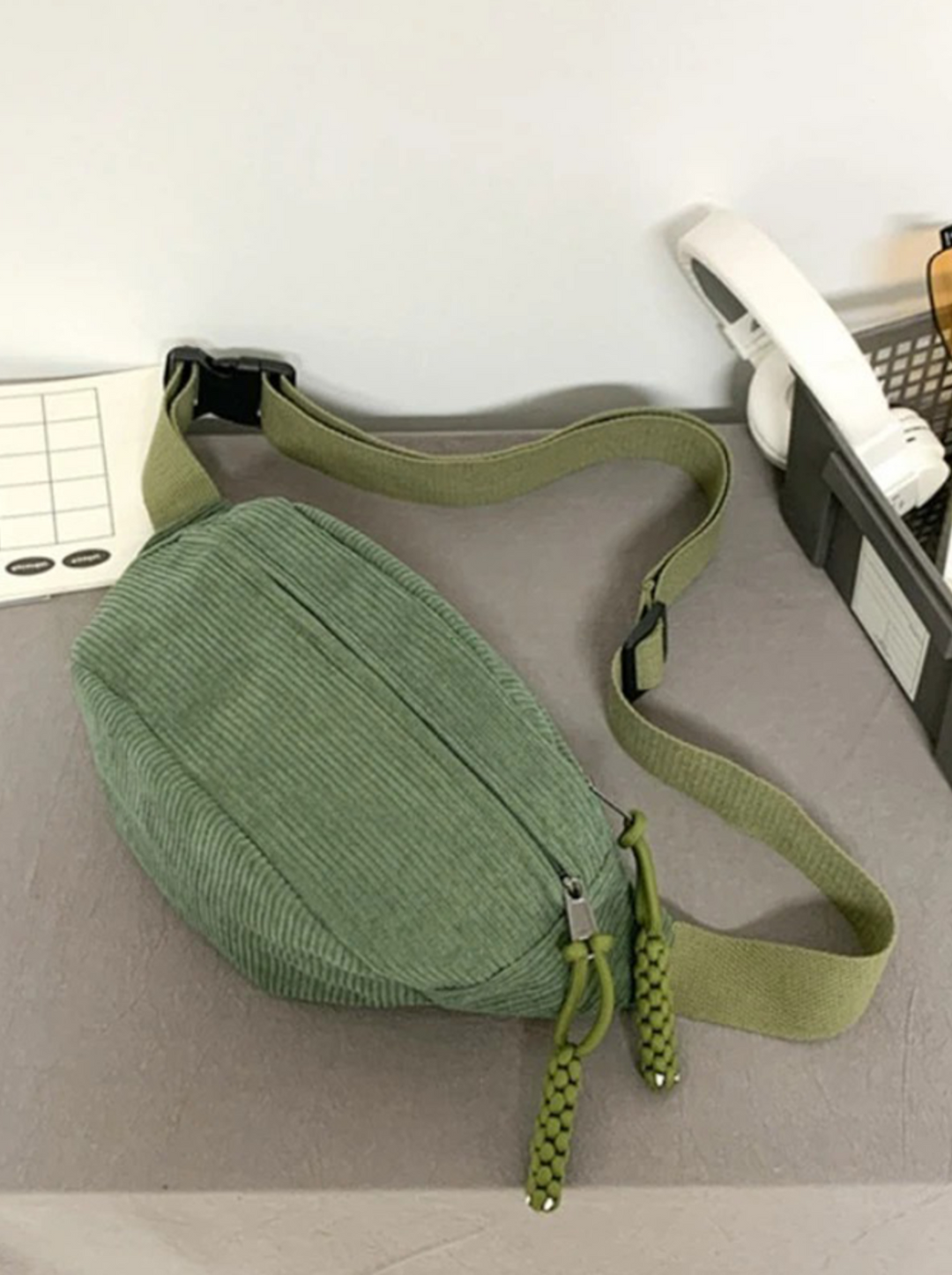 Levoire | Sac banane en velours côtelé Petit sac à porter sur la hanche Sac bandoulière vert