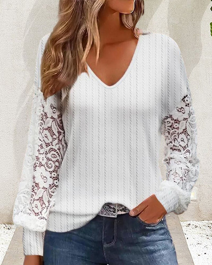 Levoire | Blouse En Dentelle Avec Décolleté En V Pour Un Look Élégant