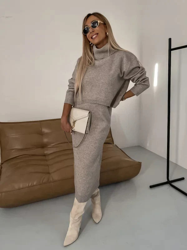 Levoire | Combinaison Féminine En Robe Et Pull À Col Roulé Beige