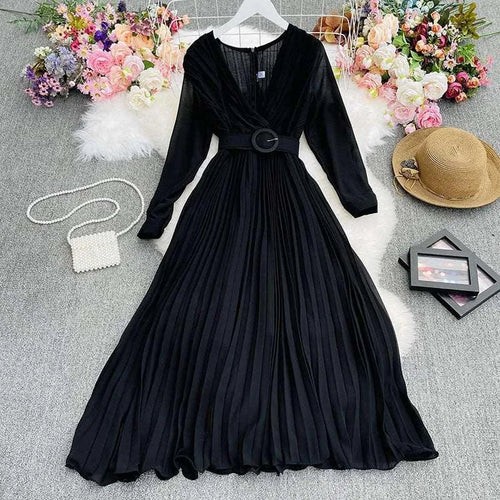 Levoire | Robe plissée large avec décolleté en V