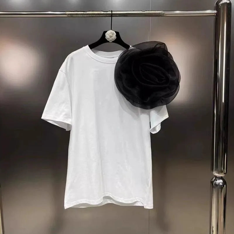 Levoire | T-shirt décontracté à col rond avec grande fleur Noir Rose fleurs