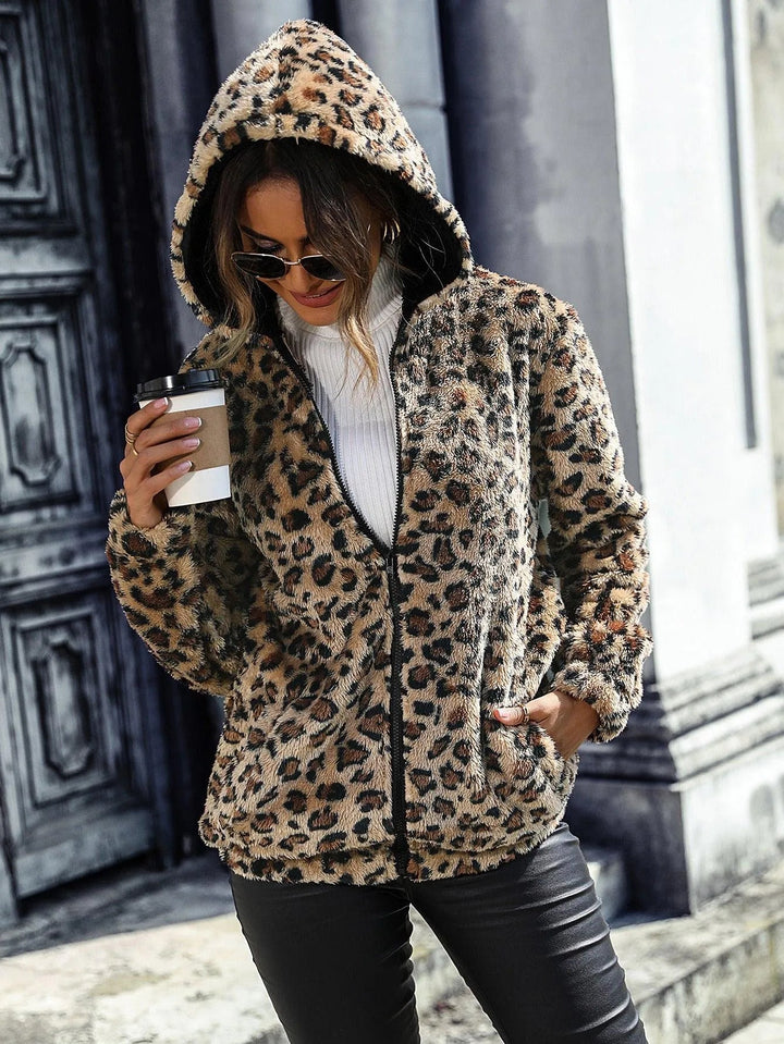 Levoire | Veste en velours spacieuse et décontractée avec un imprimé léopard réversible et des manches longues pour femmes Couleur du café et motif léopard