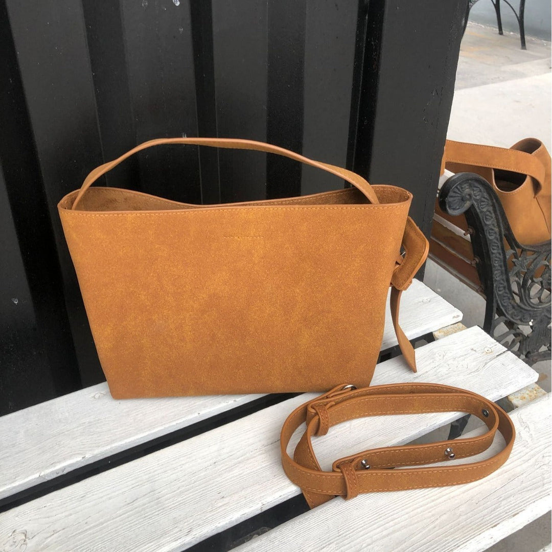 Levoire | Sac Porté Main En Daim Avec Boucle De Ceinture