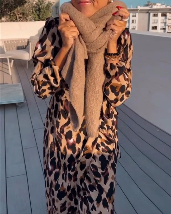 Levoire | Robe À Motif Léopard Avec Un Décolleté En V Flatteur
