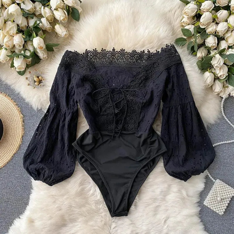 Levoire | Body avec de légers détails en dentelle et décolleté en V Noir Une taille