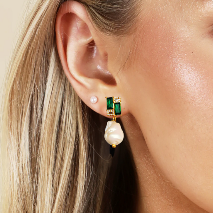 Levoire | Boucles D'Oreilles En Forme De Casque Avec Verre Vert