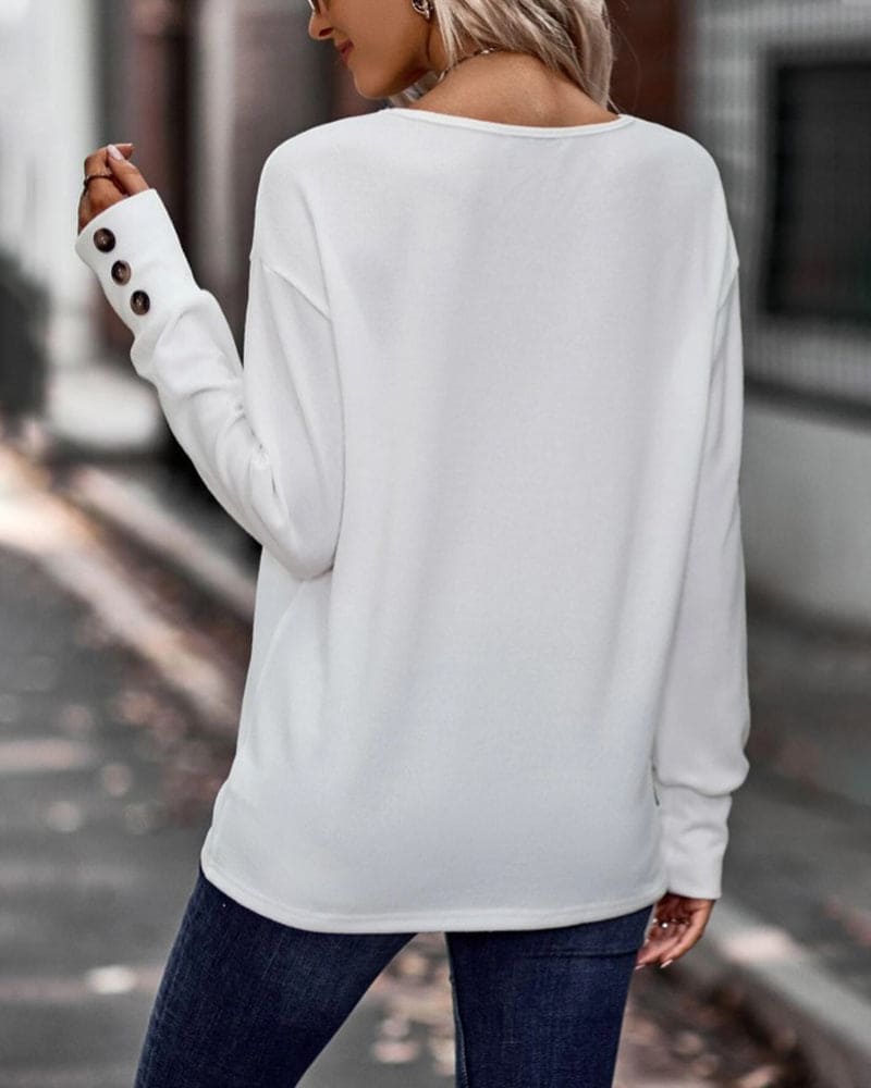 Levoire | Une Blouse À Manches Longues Et Un Col En V
