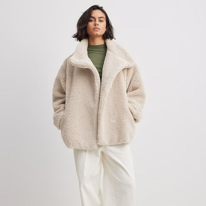 Levoire Manteau en fausse fourrure Beige