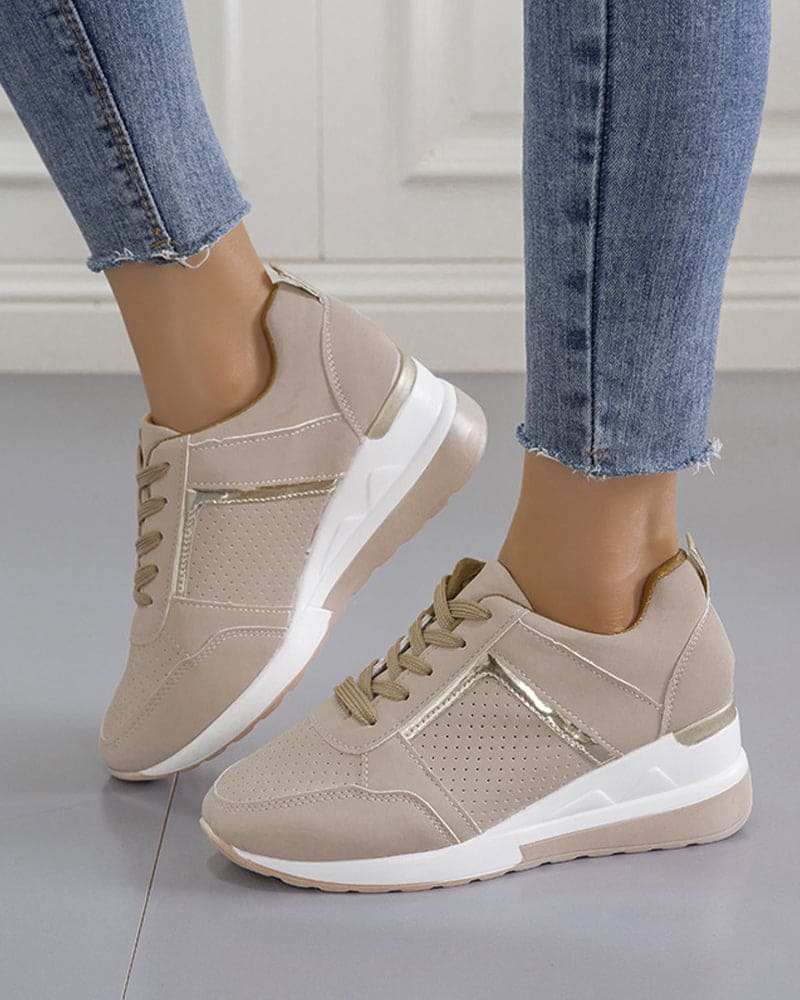 Levoire | Baskets Avec Un Mesh Et Un Talon Compensé Beige