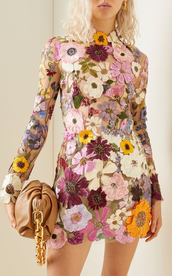 Levoire | Robe En Maille 3D Brodée Avec Fleurs Pour Femmes Beige