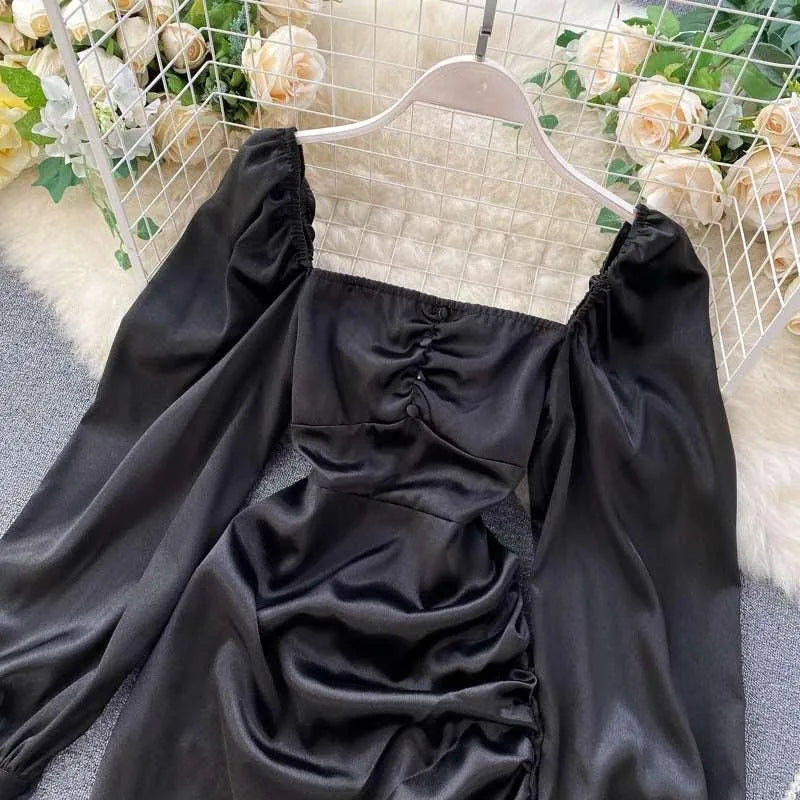 Levoire | Robe ajustée à col carré rétro avec couverture