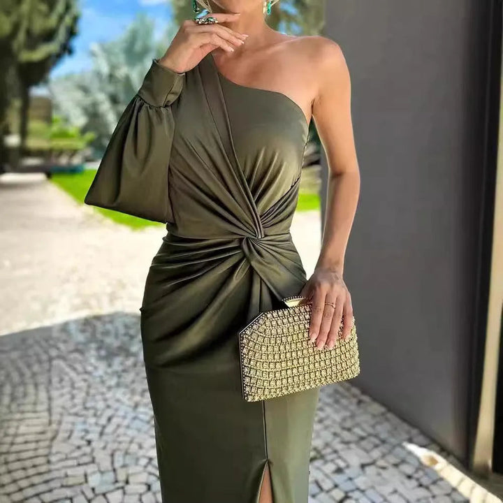Levoire | Robe Slim Fit pour femmes en couleur unie, avec des bretelles diagonales et un nœud
