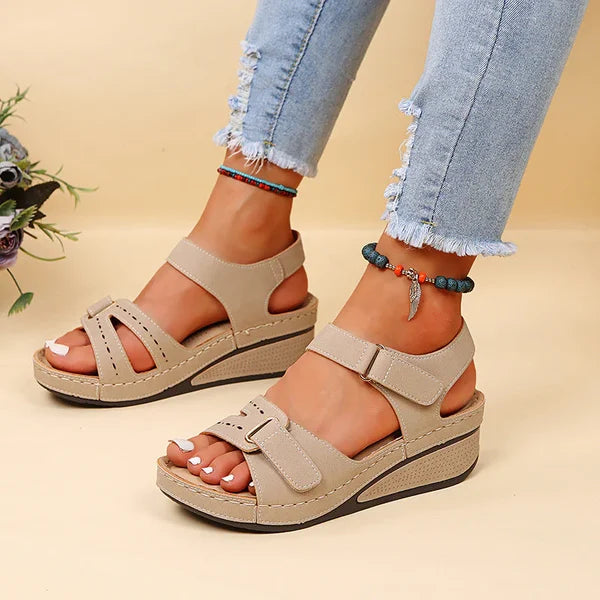 Levoire | Sandales Élégantes Et Respirantes Pour Femmes Avec Velcro Beige