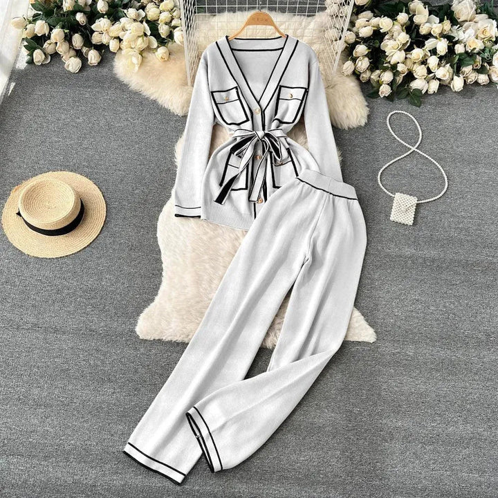 Levoire | Ensemble pour femmes en deux pièces, avec des manches longues, décolleté en V et pantalons drapés larges Blanc Taille libre