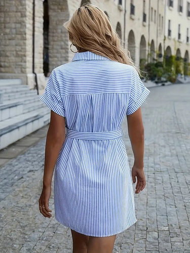 Levoire | Jolie Mini Robe Rayée Avec Ceinture Et Bouton