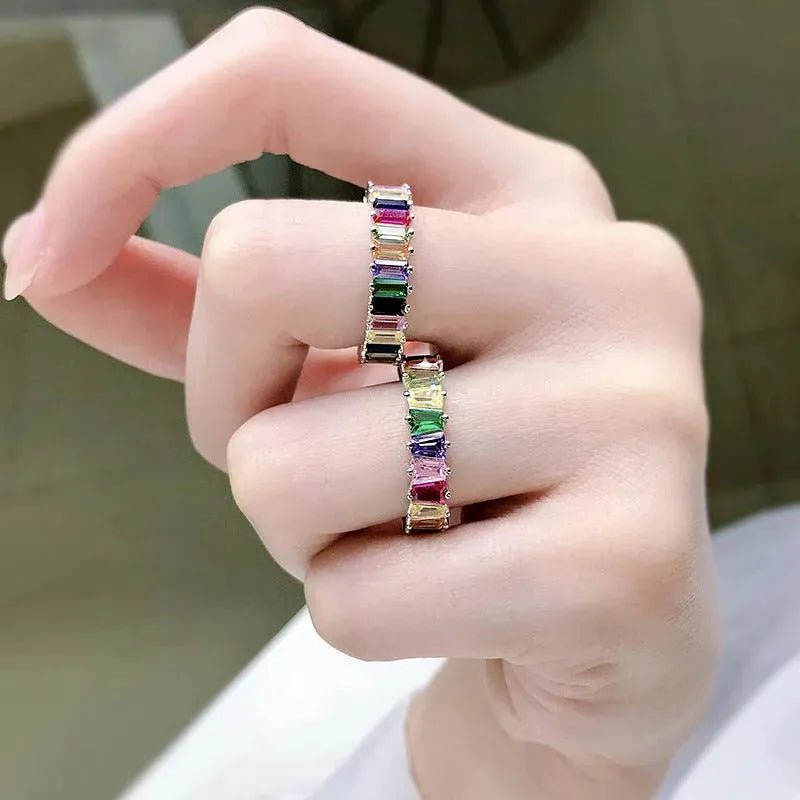 Levoire | Bague géométrique colorée pour femmes avec zircon en arc-en-ciel