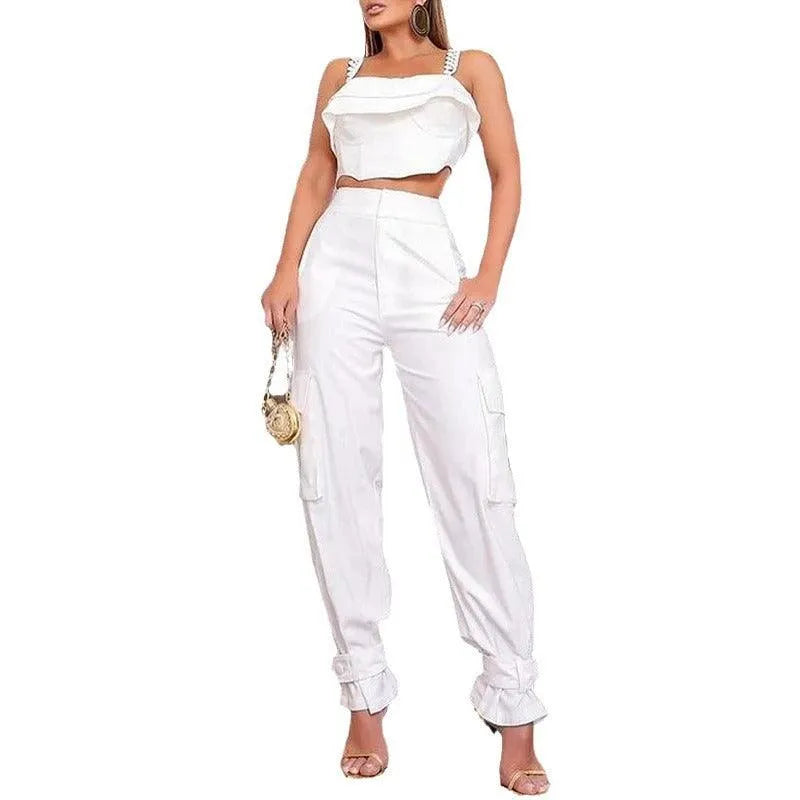 Levoire | Ensemble femme avec des pantalons taille haute, attachés aux chevilles, et un col carré uni