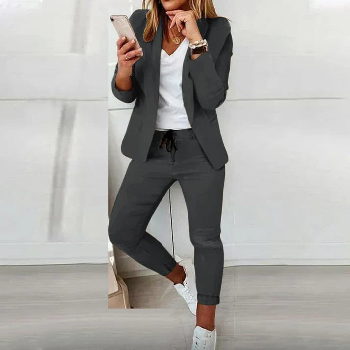 Levoire | Costume Féminin Élégant Gris