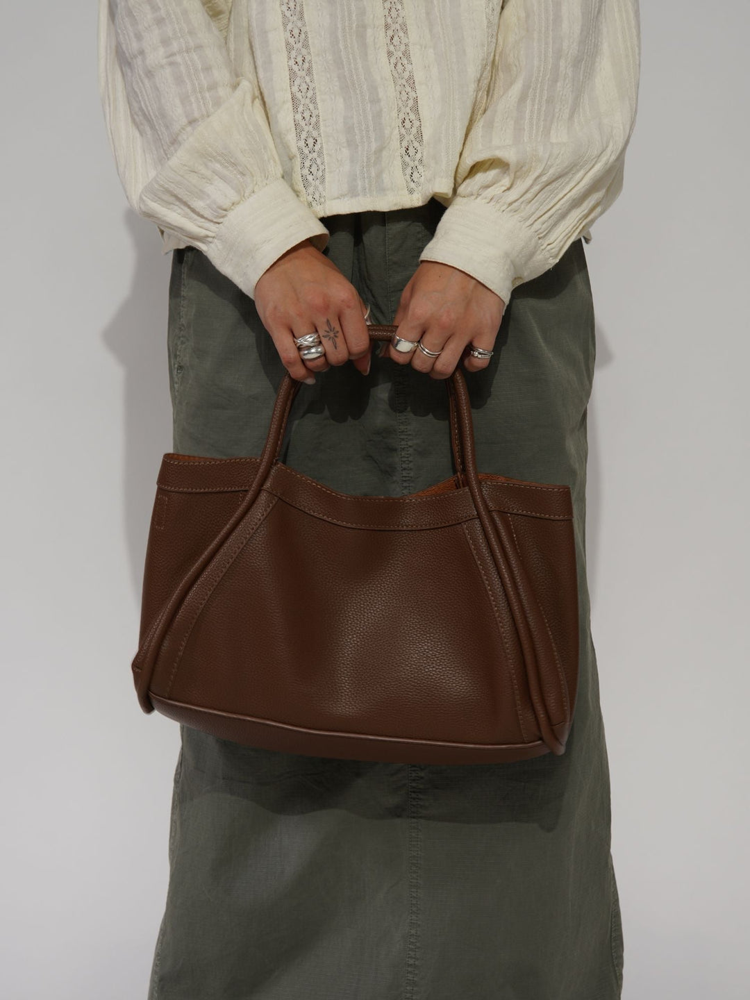 Levoire | Sac À Main Élégant Avec Silhouette Épurée