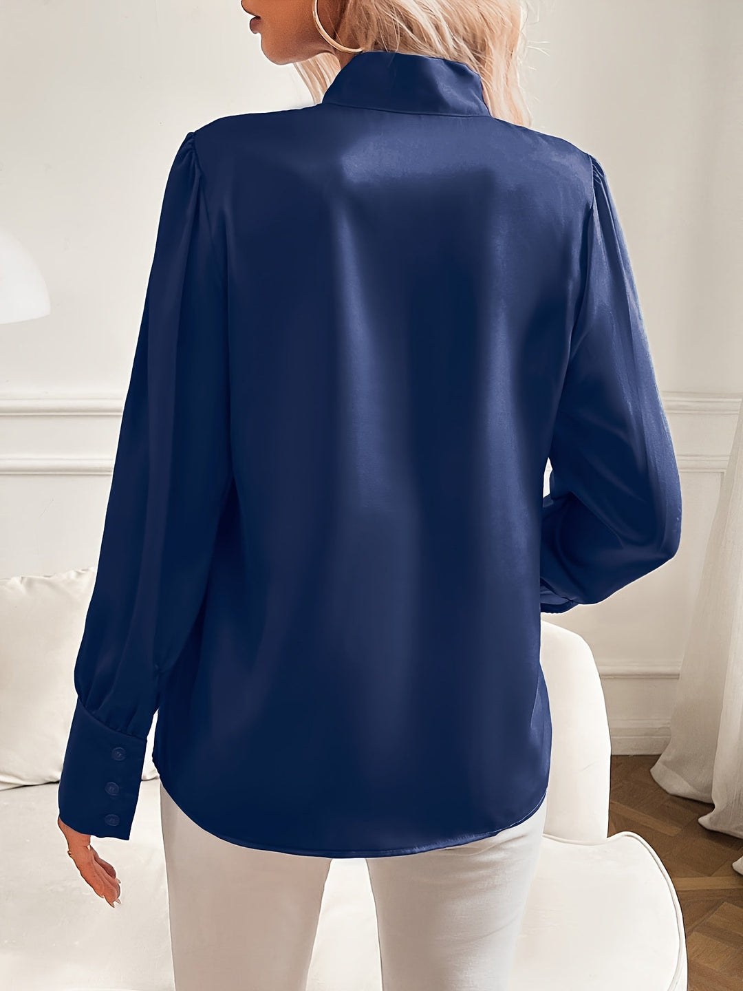 Levoire | Élégante Blouse Unie Avec Col Cravate Et Manches Bouffantes