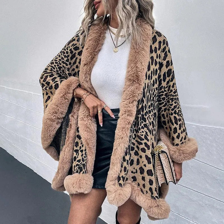 Levoire | Gilet pour femmes avec une cape et des bretelles en fourrure