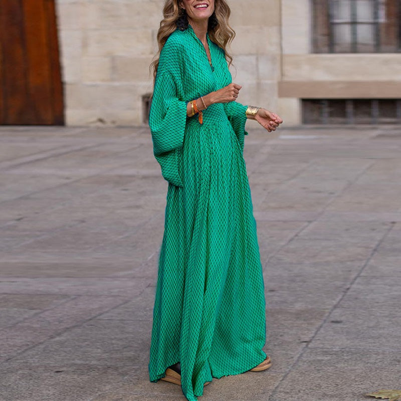 Levoire | Robe À Manches Longues En V Ajustement Décontracté Silhouette Accentuée Ourlet Fluide Style Élégant Vert