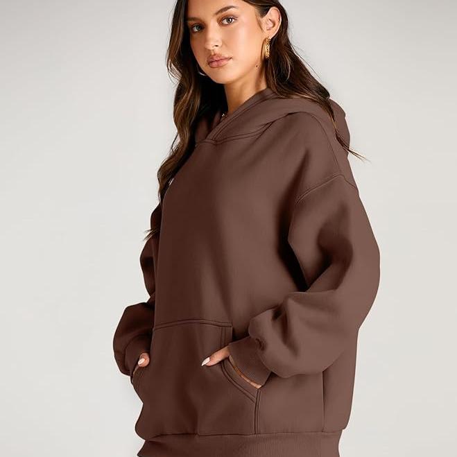 Levoire | Sweat à capuche long avec poches Braun