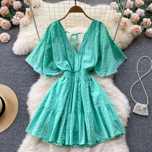 Levoire | Robe tendance, vide, à manches bouffantes avec décolleté en V