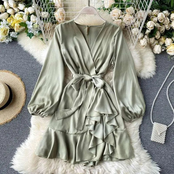 Levoire | Robe en A avec des manches longues et un volant
