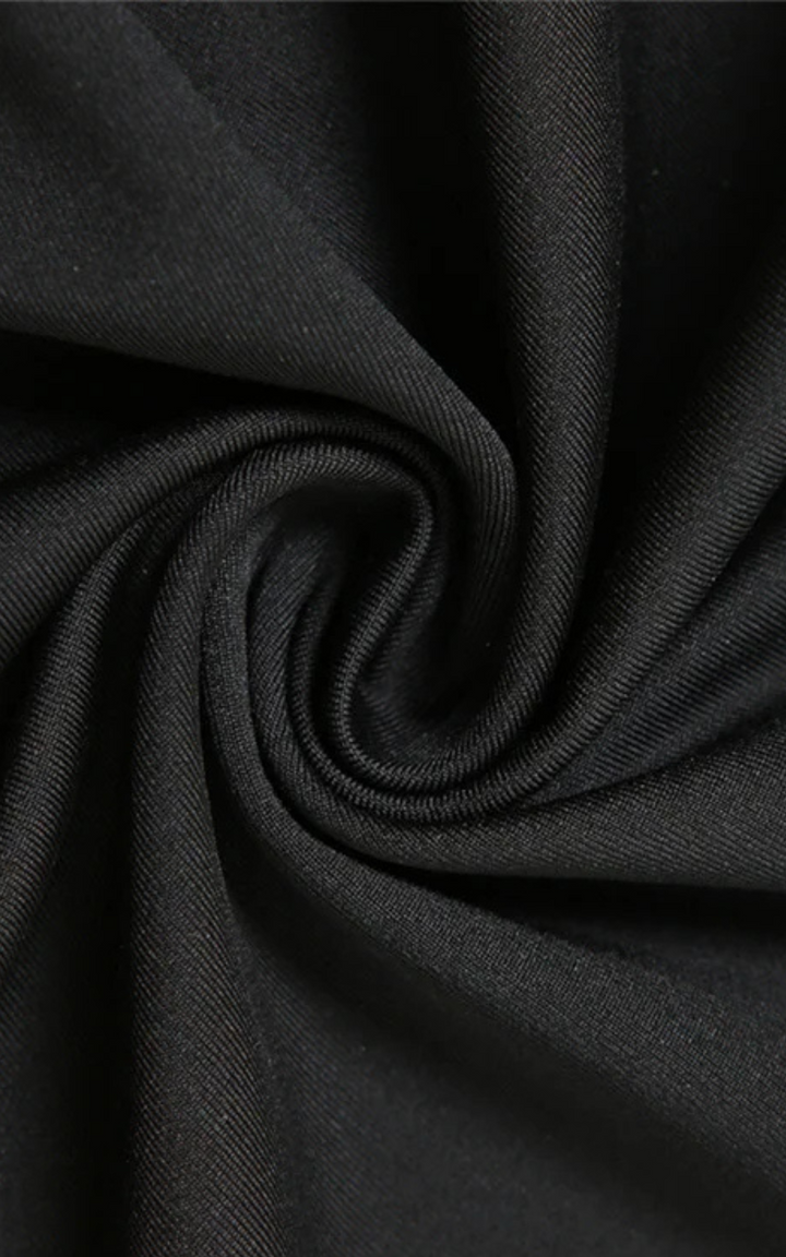 Levoire | Femme Noire Fluide Élégance Intemporelle Et Confort Stylé