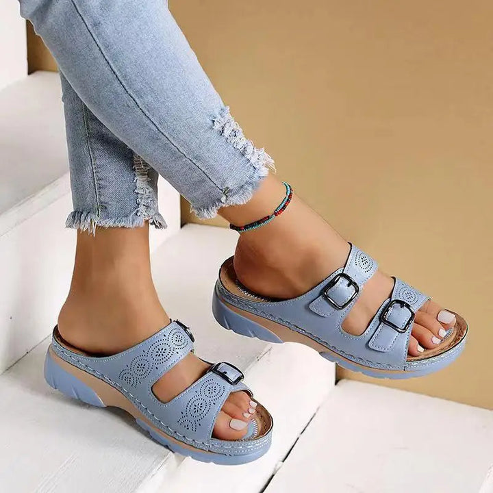 Levoire | Sandales à talon compensé avec double boucle Bleu clair