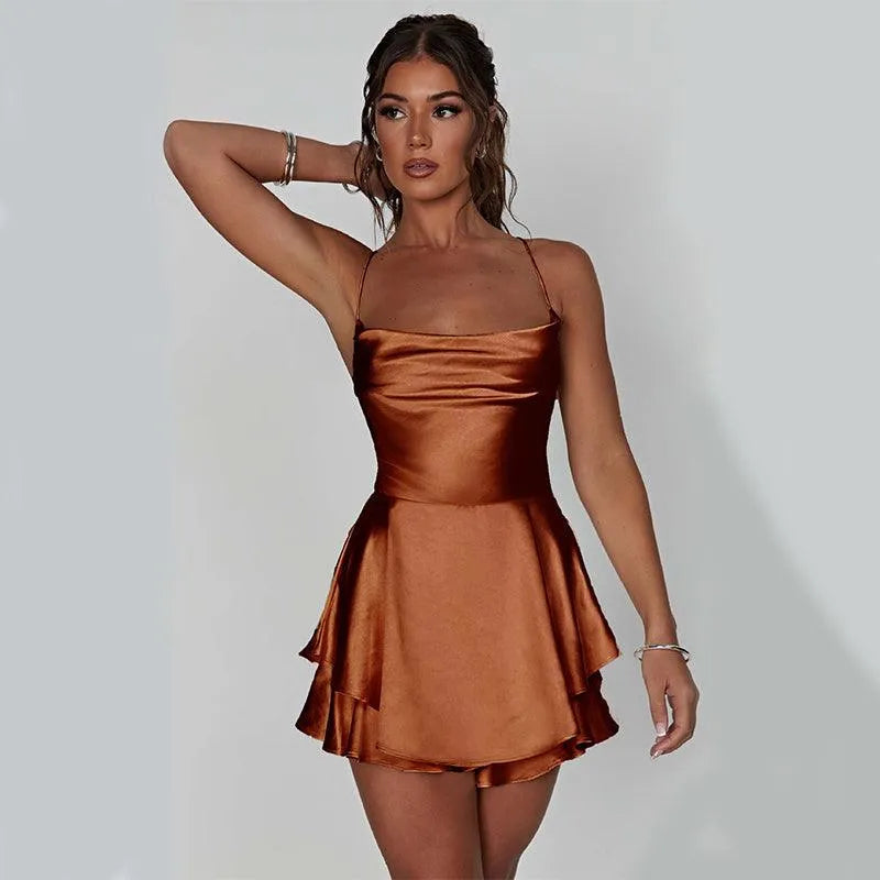 Levoire | Robe trapèze courte élégante en satin avec ruban sans dos Braun