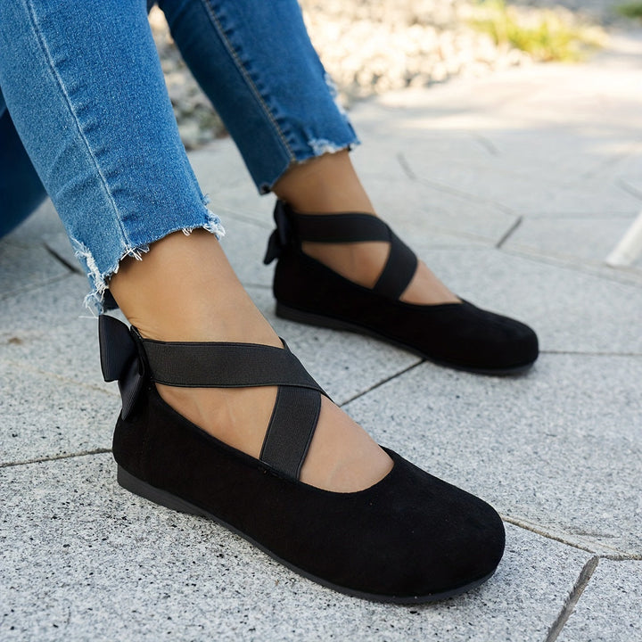 Levoire | Ballerines En Velours Noires Avec Sangle Croisée Élastique Et Nœud Noir