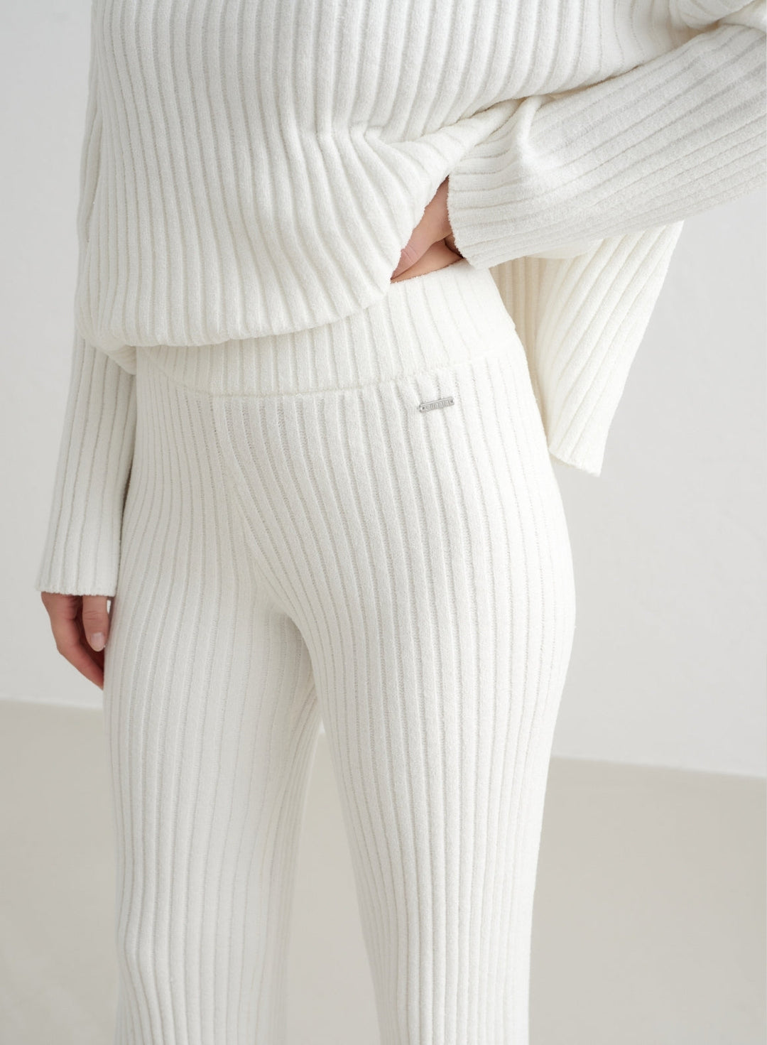 Levoire | Manteau Blanc Cassé Pantalon En Tricot Côtelé