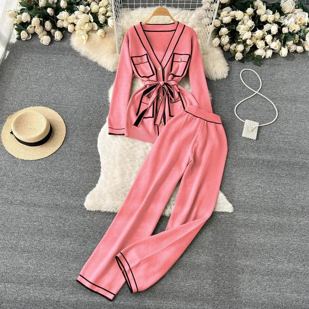 Levoire | Ensemble pour femmes en deux pièces, avec des manches longues, décolleté en V et pantalons drapés larges Rosa Taille libre