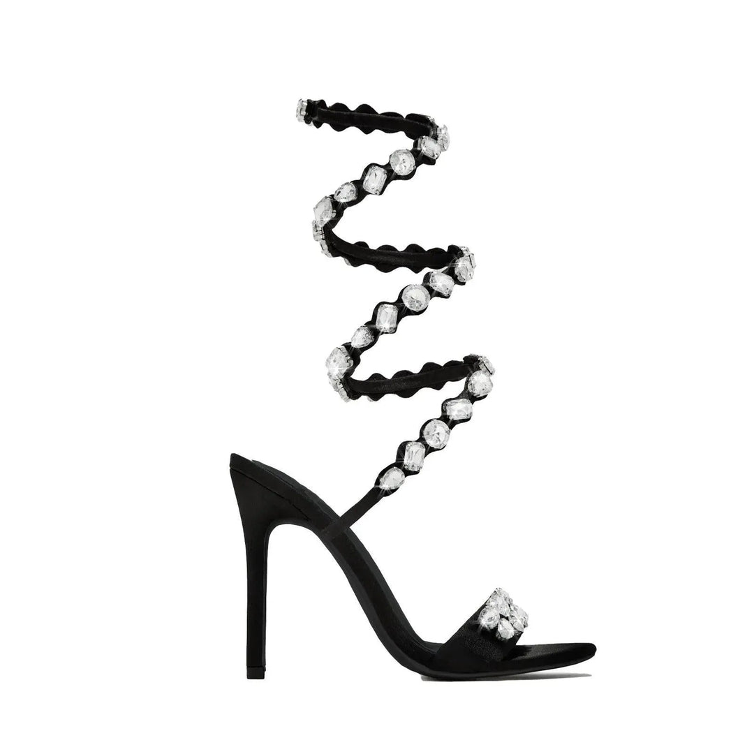 Levoire | Sandales avec un talon de 11 cm, bout rond, petite surface en satin Noir 01