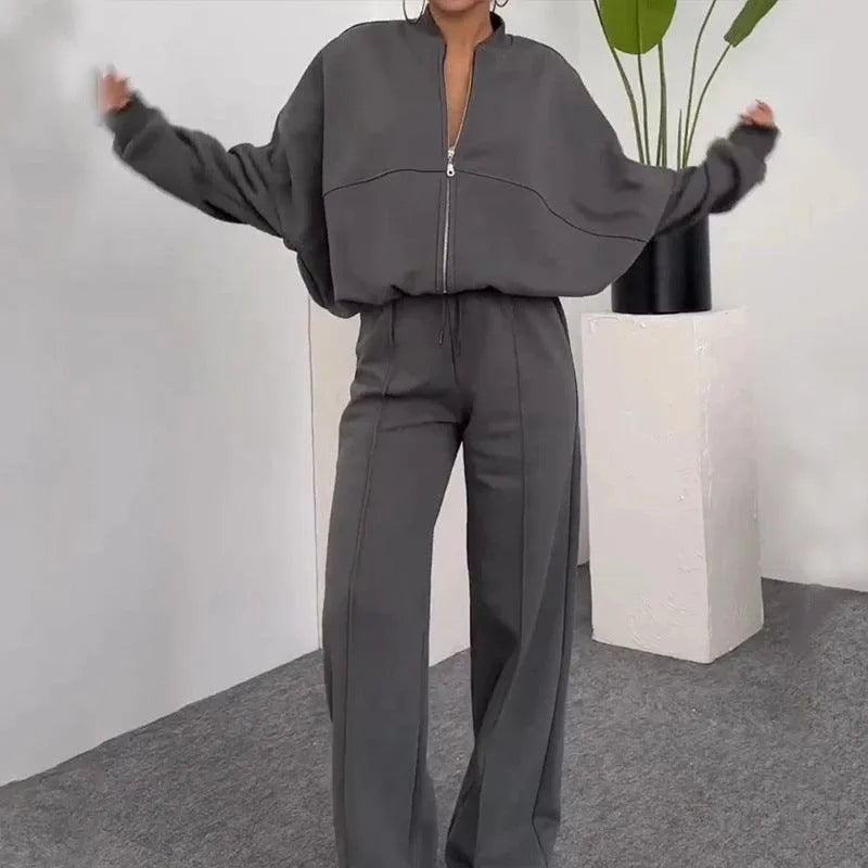Levoire | Complété avec un pantalon décontracté et un pull zippé uni