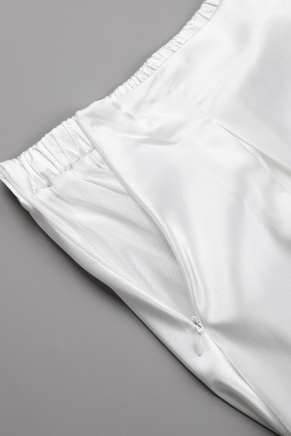 Levoire | Taille Élastique Dos Satin Minx Jupe Élégante & Confortable