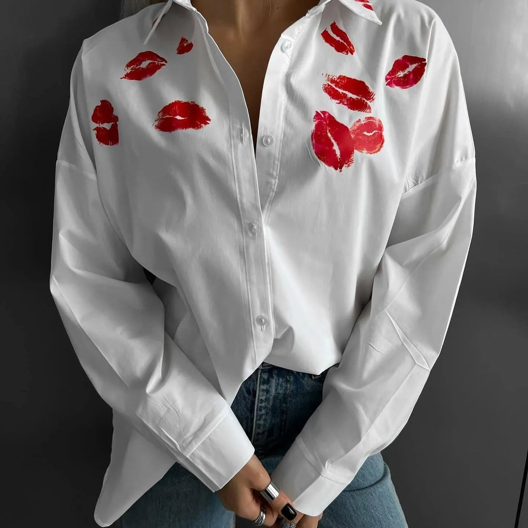 Levoire | Chemise blanche avec des lèvres rouges