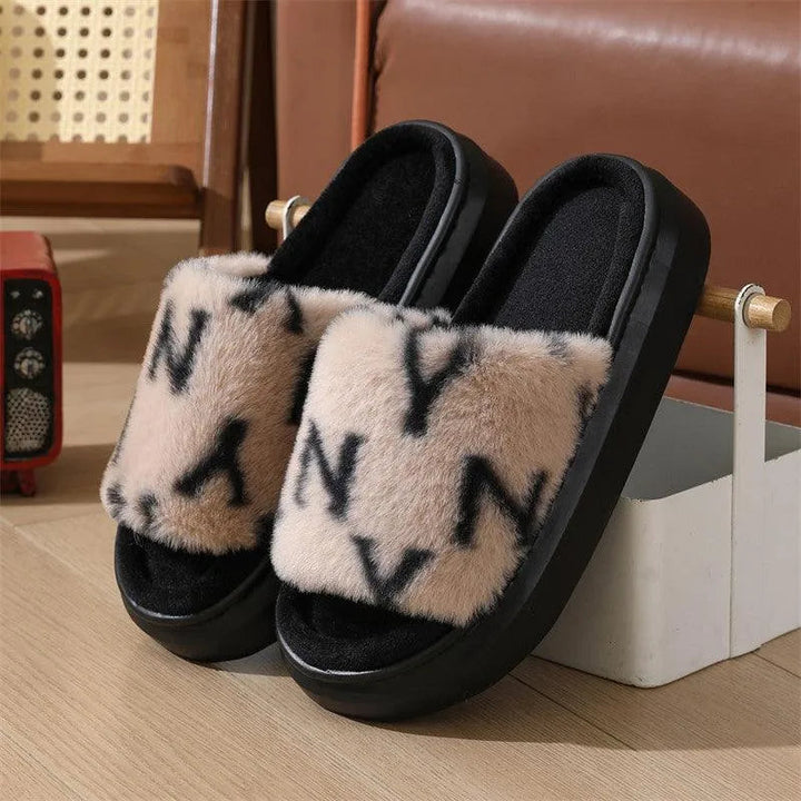 Levoire | Fuzzy Chaussures avec Imprimé en Lettre Khaki
