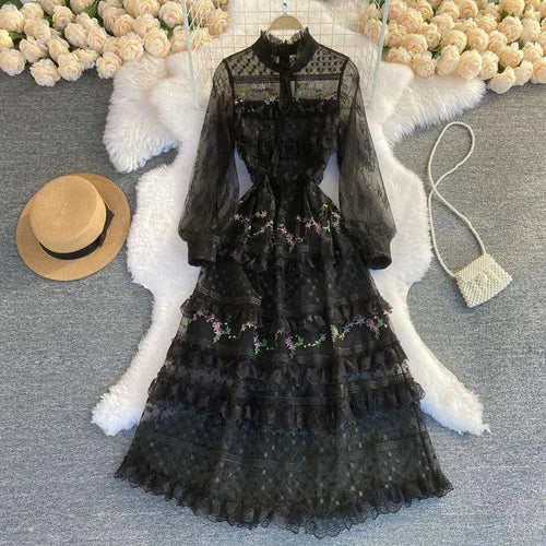 Levoire | Robe élégante avec des œillets en dentelle brodés