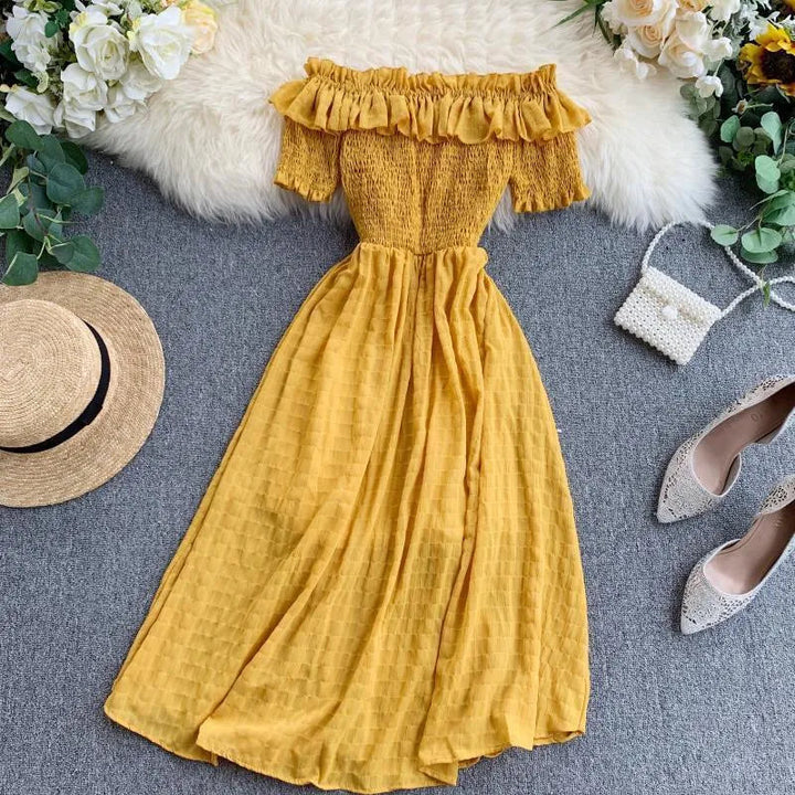 Levoire | Robe avec une taille plissée et des manches courtes sur les épaules nues Jaune Une taille