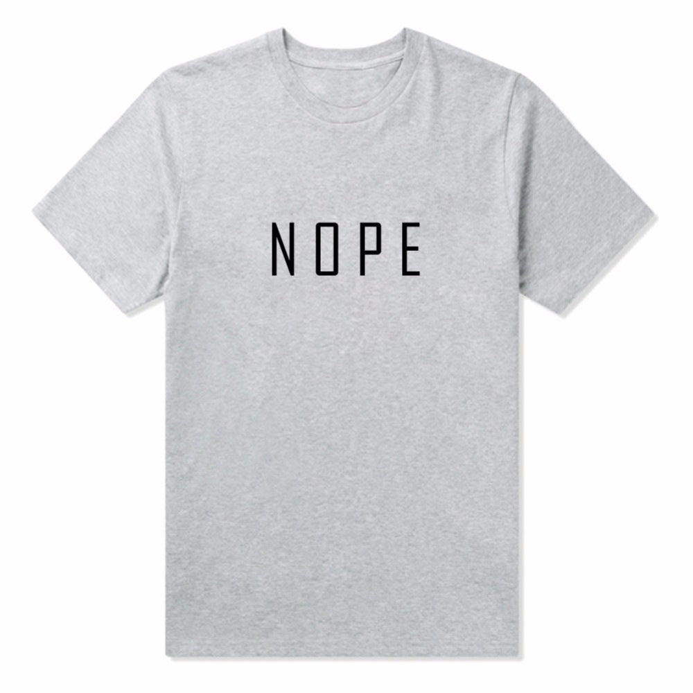 T-shirt pour femmes avec un lettrage moderne accrocheur Levoire