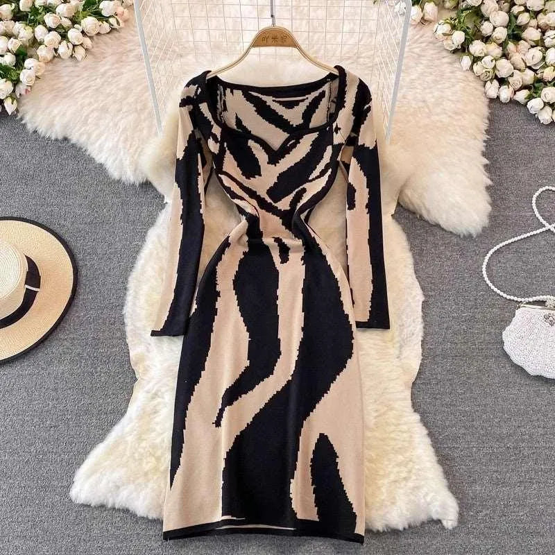 Levoire | Robe avec col carré en tricot