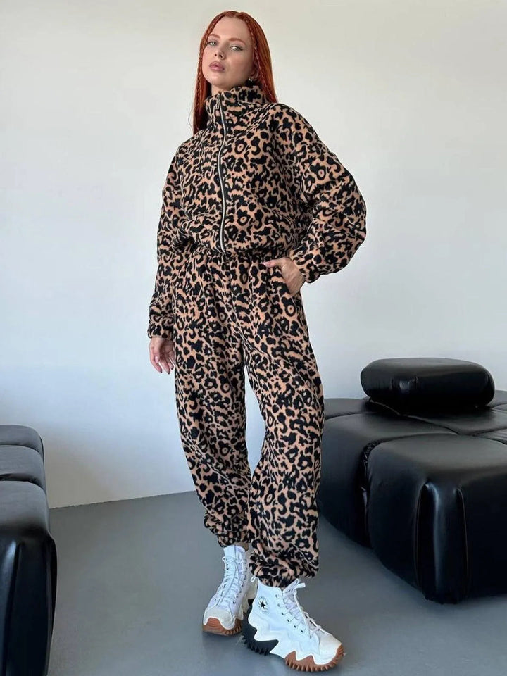 Levoire | Pull à fermeture éclair parfait et pantalon à motif léopard