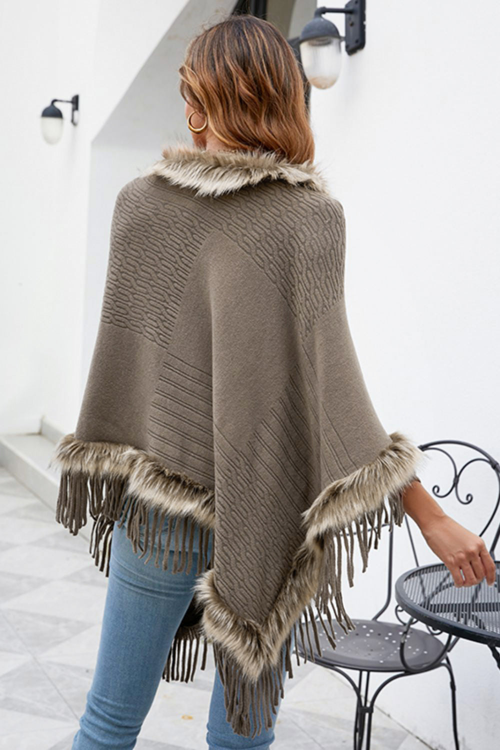 Levoire | Poncho De Luxe Avec Des Feuilles Et Col En Fausse Fourrure