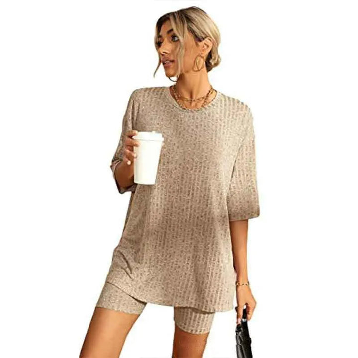Levoire | Ensemble femme avec shorts et manches courtes Beige