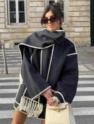Levoire | Manteau Élégant Avec Garniture Noire Et Détails À Franges