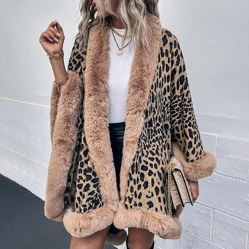 Levoire | Gilet pour femmes avec une cape et des bretelles en fourrure