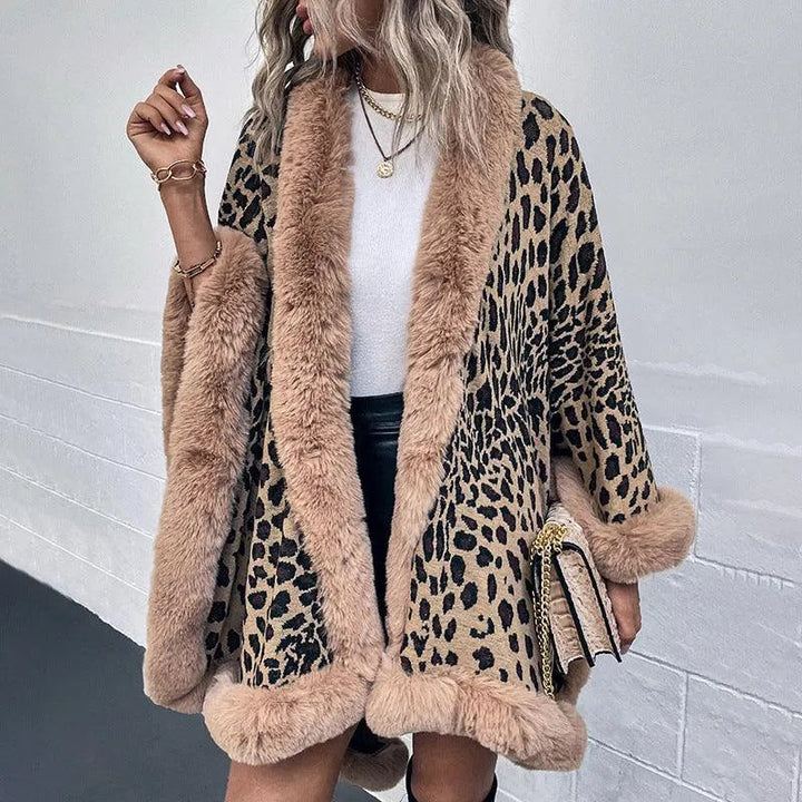 Levoire | Gilet pour femmes avec une cape et des bretelles en fourrure